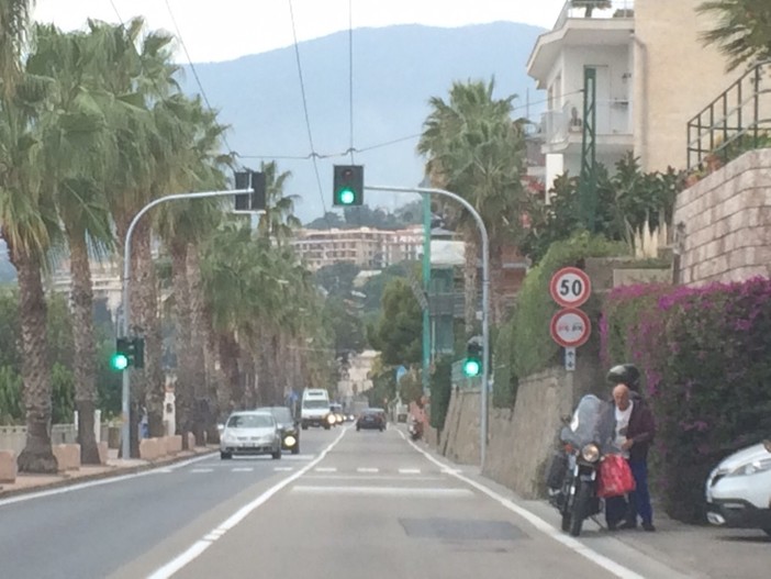 Sanremo: alta velocità, posto di controllo della Polizia Municipale in corso Mazzini Sanremo: alta velocità, posto di controllo della Polizia Municipale in corso Mazzini