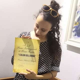 Con 'L'orgasmo della caffettiera', l'imperiese Sara Pellegrini premiata al concorso nazionale di poesia 'I colori dell'anima' (foto) Con 'L'orgasmo della caffettiera', l'imperiese Sara Pellegrini premiata al concorso nazionale di poesia 'I colori dell'anima' (foto)