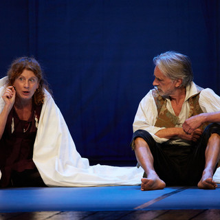 “Il calamaro gigante” con Angela Finocchiaro e Bruno Stori arriva a Ventimiglia “Il calamaro gigante” con Angela Finocchiaro e Bruno Stori arriva a Ventimiglia