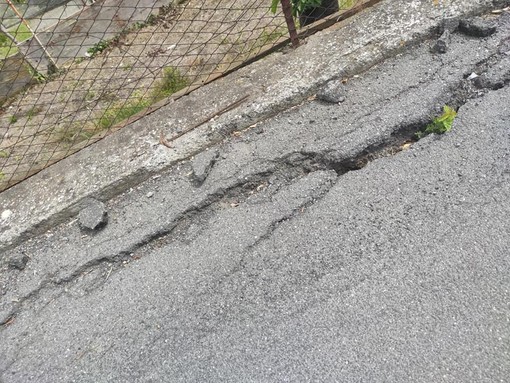 Diano, le condizioni della strada di Gorleri scatenano l'ira del ciclista Bonifazio: &quot;Stato vergognoso e pericoloso&quot;