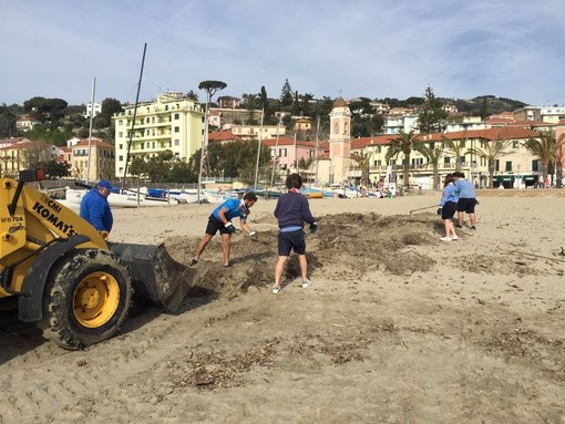 Arma di Taggia: la spiaggia comunale di Piazza Chierotti ripulita dal Clan del Gruppo Scout Sanremo 1