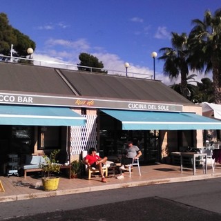 Sanremo: allo Scirocco di Portosole l'estate è un continuo fermento con apericena latini, live e cene a base di pesce sempre fresco Sanremo: allo Scirocco di Portosole l'estate è un continuo fermento con apericena latini, live e cene a base di pesce sempre fresco