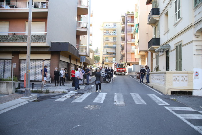 Sanremo: 21 famiglie sfollate per l'incendio in corso Inglesi, domani via ai controlli sullo stabile Sanremo: 21 famiglie sfollate per l'incendio in corso Inglesi, domani via ai controlli sullo stabile