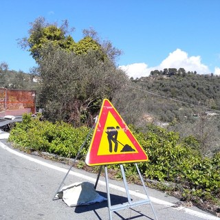 Imperia: dallo scorso ottobre è crollato un pezzo di strada a Sant'Agata, ancora lontana la messa in sicurezza (foto) Imperia: dallo scorso ottobre è crollato un pezzo di strada a Sant'Agata, ancora lontana la messa in sicurezza (foto)