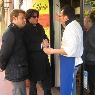 Marco Scajola stamattina tra i commercianti di via Cascione