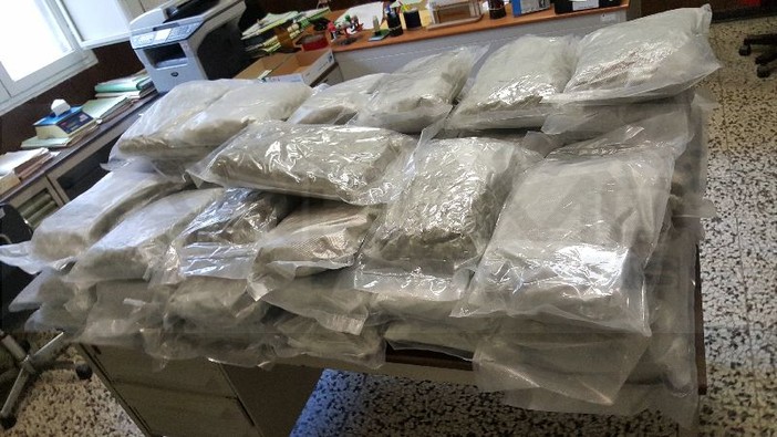 Ventimiglia: a Ponte San Ludovico arrestato uno spagnolo con 25 kg di marijuana occultata nell'automobile Ventimiglia: a Ponte San Ludovico arrestato uno spagnolo con 25 kg di marijuana occultata nell'automobile
