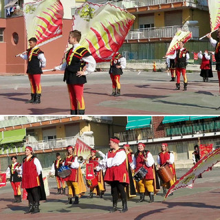 Esibizione degli sbandieratori di Ventimiglia per ricordare il fondatore Luigino Maccario Esibizione degli sbandieratori di Ventimiglia per ricordare il fondatore Luigino Maccario
