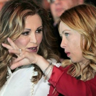 Elezioni europee: Daniela Santanchè "E' un’occasione da non perdere, quella di votare, di determinare quale Europa governerà le nostre vite per i prossimi anni" Elezioni europee: Daniela Santanchè "E' un’occasione da non perdere, quella di votare, di determinare quale Europa governerà le nostre vite per i prossimi anni"