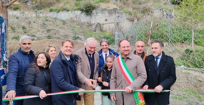 "Passeggiata degli innamorati" dal porto alla spiaggia, Ventimiglia inaugura il sentiero delle Calandre (Foto e video) "Passeggiata degli innamorati" dal porto alla spiaggia, Ventimiglia inaugura il sentiero delle Calandre (Foto e video)