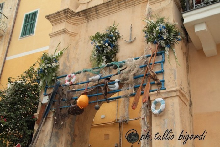 Bordighera: un'ampia photogallery della manifestazione 'Sciure in ti carugi 2011'