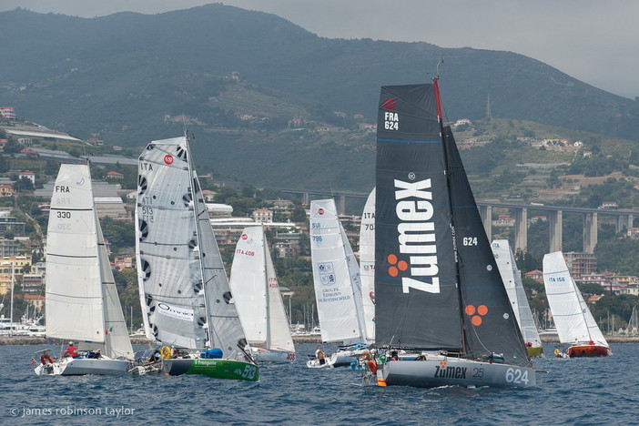 Vela: domani pomeriggio partirà la Sanremo Mini Solo, preoccupazione per il maltempo Vela: domani pomeriggio partirà la Sanremo Mini Solo, preoccupazione per il maltempo