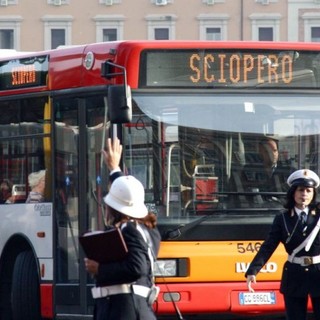 Disagi per i viaggiatori: proclamato per venerdì lo sciopero dei mezzi pubblici