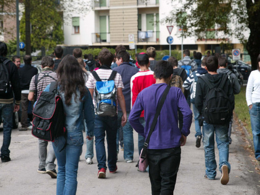 A Ventimiglia e Bordighera: è iniziato il tototema della Maturità. Tutti i risultati delle classi del Liceo Aprosio, dell’istituto Fermi, Polo e Montale A Ventimiglia e Bordighera: è iniziato il tototema della Maturità. Tutti i risultati delle classi del Liceo Aprosio, dell’istituto Fermi, Polo e Montale