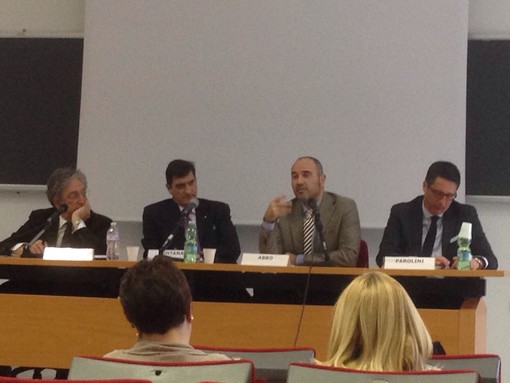 Da sinistra il viceministro dellEconomia Enrico Morando, il professor Federico Fontana, l'assessore comunale al Bilancio Guido Abbo, l'assessore provinciale al Bilancio Antonio Parolini