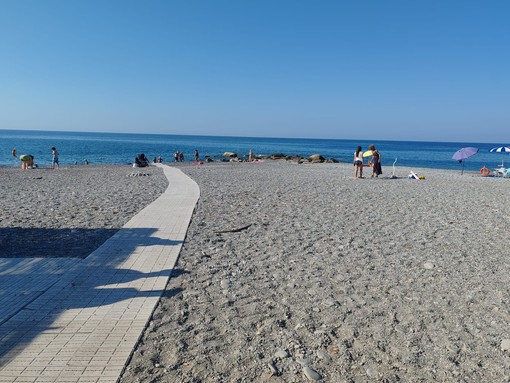 Bordighera, via libera alla convenzione con la Croce Rossa: assistenza ai bagnanti con disabilità sulla spiaggia libera Bordighera, via libera alla convenzione con la Croce Rossa: assistenza ai bagnanti con disabilità sulla spiaggia libera