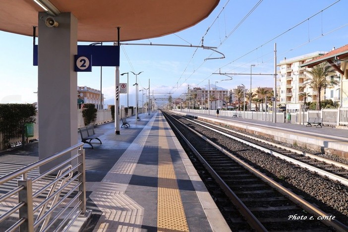 Bordighera: interventi di potenziamento alla stazione ferroviaria, fino al 21 gennaio bus al posto di due Intercity