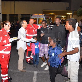 La Croce Rossa Italiana ha distribuito 300 pasti ad altrettanti immigrati tra la Stazione e Ponte San Ludovico