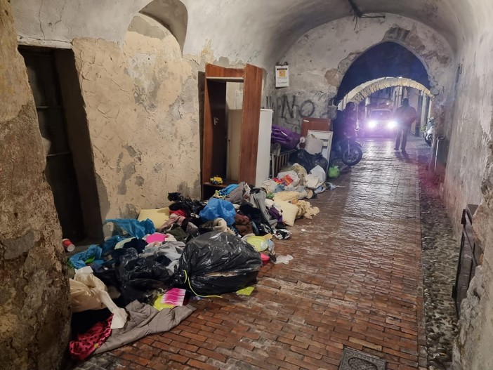 Sanremo: discarica abusiva in via Palma, una lettrice indignata "Intervenite e fate in modo che non succeda più" Sanremo: discarica abusiva in via Palma, una lettrice indignata "Intervenite e fate in modo che non succeda più"