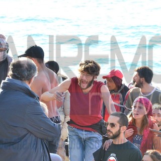 Iniziato lo sgombero del campo No Border, portate via dieci persone tra queste un 40enne con mandato di cattura internazionale