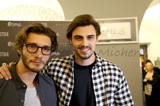 #Sanremo2015: invasione di donne in via Cavour per Stefano De Martino e Francesco Monte #Sanremo2015: invasione di donne in via Cavour per Stefano De Martino e Francesco Monte