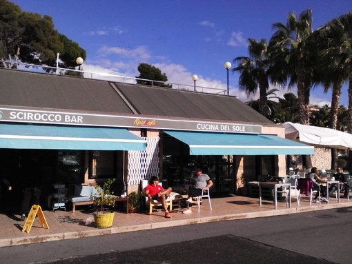 Sanremo: allo Scirocco di Portosole l'estate è un continuo fermento con apericena latini, live e cene a base di pesce sempre fresco Sanremo: allo Scirocco di Portosole l'estate è un continuo fermento con apericena latini, live e cene a base di pesce sempre fresco