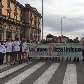 Staffetta per la libera circolazione delle persone: di corsa da Cuneo a Ventimiglia, partiti dal Piemonte (Foto e Video)