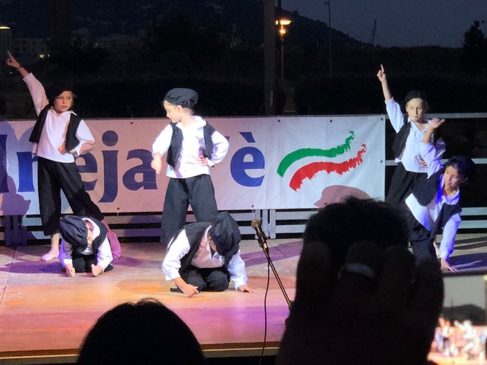 Imperia: 'Luglio al Parco', grande partecipazione all'evento a tema Footloose
