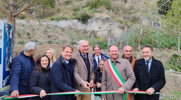 'Passeggiata degli innamorati' dal porto alla spiaggia, Ventimiglia inaugura il sentiero delle Calandre (Foto e video) 'Passeggiata degli innamorati' dal porto alla spiaggia, Ventimiglia inaugura il sentiero delle Calandre (Foto e video)