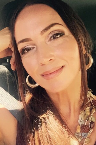 In e Out: "Dal Kazakistan con amore" a Taggia. La storia di Svetlana Mader, tra favola e arte