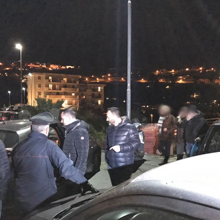 Sanremo: lite in strada San Lorenzo, padrone di casa spara contro inquilino e lo ferisce. Indagano i Carabinieri