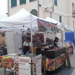 Arma di Taggia: da oggi a domenica sul lungomare Levante il grande appuntamento con lo 'Street Food' Arma di Taggia: da oggi a domenica sul lungomare Levante il grande appuntamento con lo 'Street Food'
