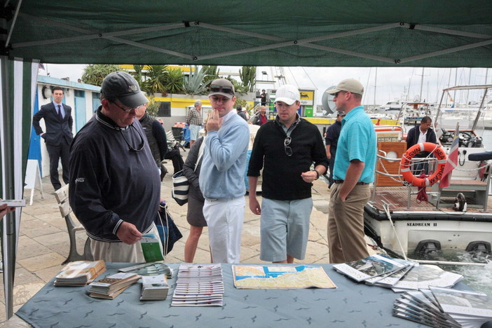 Alcuni turisti sbarcati dalla SeaDream mercoledì