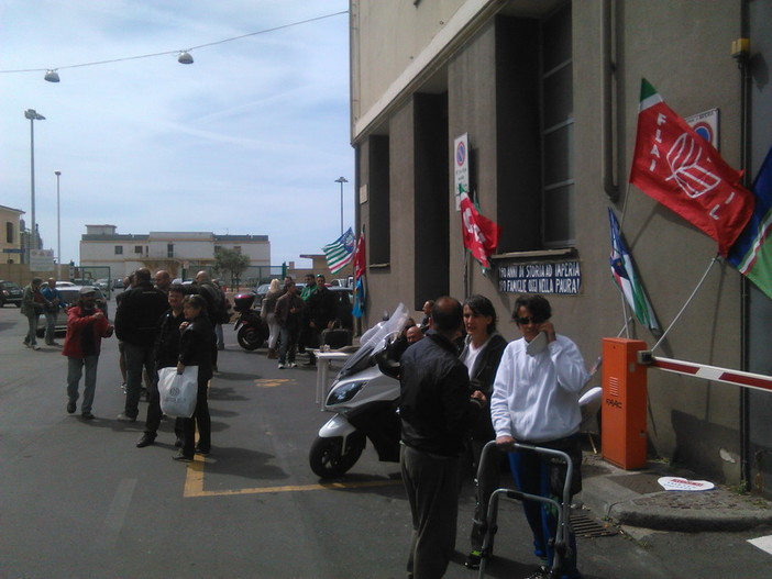 Imperia: ancora sciopero dei dipendenti Agnesi. Il blocco dalle 6 di domani mattina per i tre turni giornalieri Imperia: ancora sciopero dei dipendenti Agnesi. Il blocco dalle 6 di domani mattina per i tre turni giornalieri