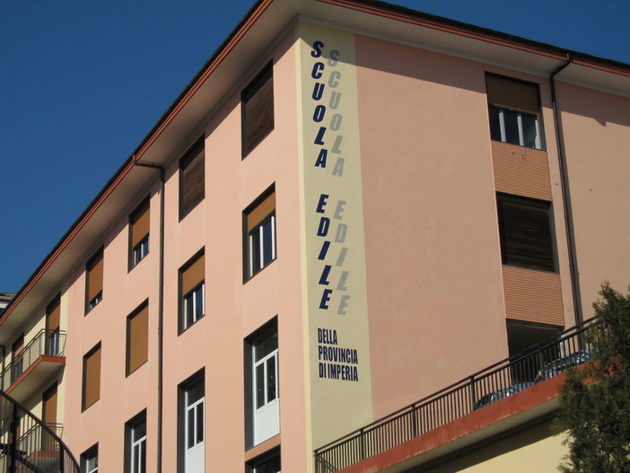 Imperia: sabato prossimo la pubblicazione dei 50 anni di attività della Scuola Edile Imperia: sabato prossimo la pubblicazione dei 50 anni di attività della Scuola Edile