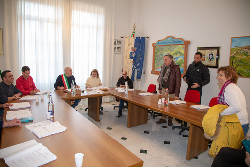 Triora: dopo l'arresto del sindaco Di Fazio, la minoranza consiglia alla maggioranza di valutare le dimissioni e abbandona l'assise (Foto e Video)