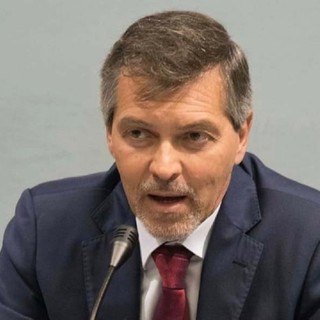 Troppi francesi superano il confine sulla A10: il Dg Falco (Asl 1) dobbiamo avere blocchi più efficaci Troppi francesi superano il confine sulla A10: il Dg Falco (Asl 1) dobbiamo avere blocchi più efficaci