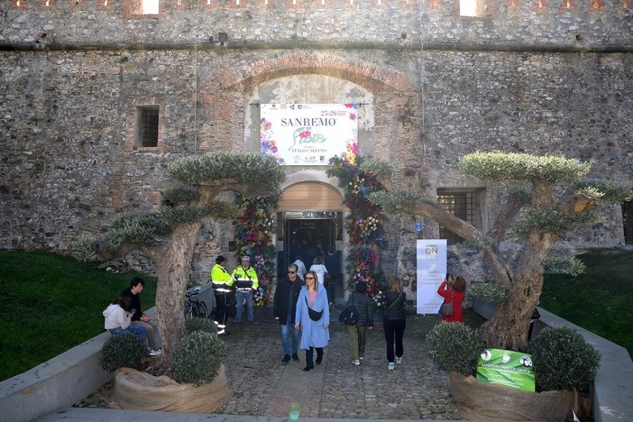 Sanremo: grande successo in tutta la città per il weekend del fiore, a Santa Tecla 8.500 visitatori Sanremo: grande successo in tutta la città per il weekend del fiore, a Santa Tecla 8.500 visitatori
