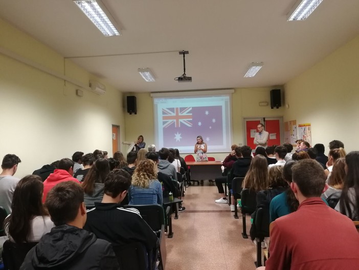 Imperia: gemellaggio Italia-Australia dell'Istituto Ruffini, gli studenti accolti questa mattina a scuola (Foto e Video) Imperia: gemellaggio Italia-Australia dell'Istituto Ruffini, gli studenti accolti questa mattina a scuola (Foto e Video)