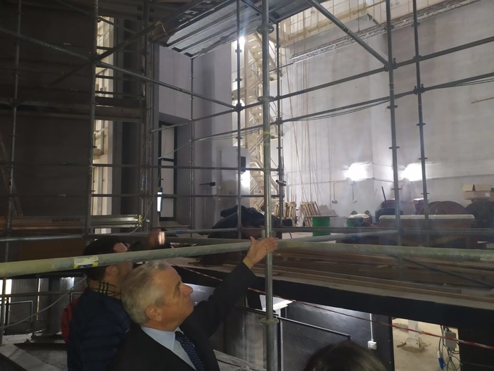 Imperia: sopralluogo del Sindaco Scajola al teatro Cavour, "Ospiterà la cultura della nostra città" (foto)
