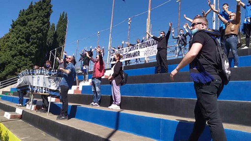 Allo stadio Nino Ciccione di Imperia l'ultimo saluto dei Samurai allo storico tifoso Umberto Cecchetto (foto e video) Allo stadio Nino Ciccione di Imperia l'ultimo saluto dei Samurai allo storico tifoso Umberto Cecchetto (foto e video)