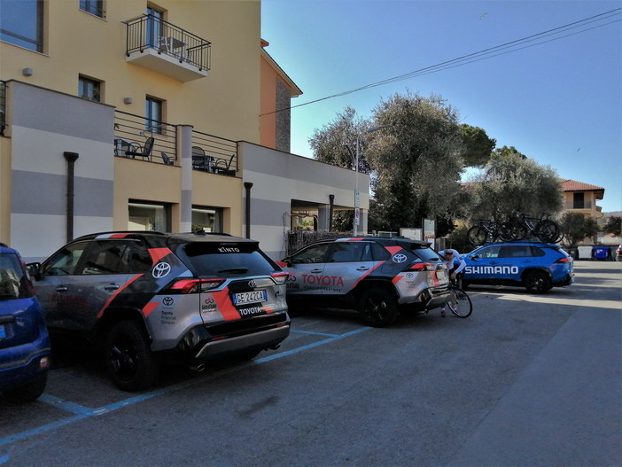 Ciclismo, quattro team a San Bartolomeo al Mare: l'Hotel Europa scelto come base logistica in vista del Trofeo Laigueglia Ciclismo, quattro team a San Bartolomeo al Mare: l'Hotel Europa scelto come base logistica in vista del Trofeo Laigueglia