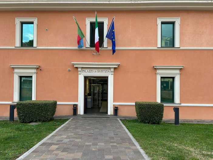 Processo per abusi sulla cugina, niente sentenza oggi a Imperia: il PM chiede 7 anni e mezzo Processo per abusi sulla cugina, niente sentenza oggi a Imperia: il PM chiede 7 anni e mezzo