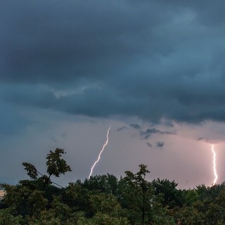 Temporali e raffiche di vento, la notte movimentata in provincia di Imperia: oggi ancora instabilità