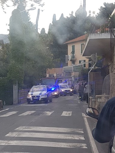 Sanremo: incidente in via Borea, auto trancia tubo del gas. Mobilitazione di soccorsi