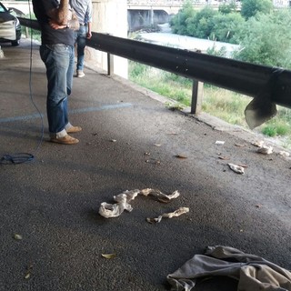 Ventimiglia: troupe della Rai aggredita da attivista 'No Borders', intervento delle forze dell'ordine Ventimiglia: troupe della Rai aggredita da attivista 'No Borders', intervento delle forze dell'ordine
