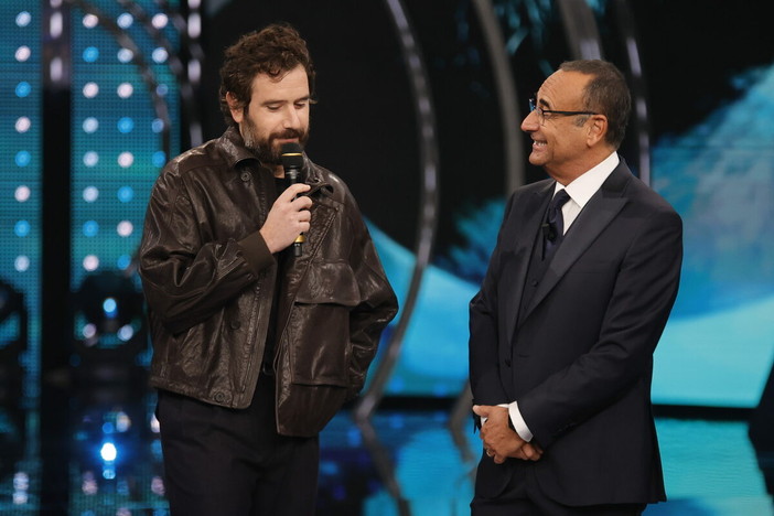 Tommaso Paradiso con Carlo Conti