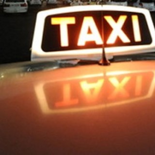 "A Imperia e Diano Marina è quasi impossibile trovare un taxi di notte", la disavventura capitata a un nostro lettore