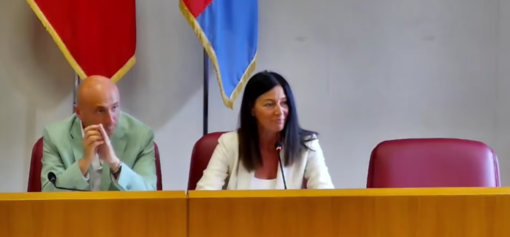 Ventimiglia, il consiglio comunale accoglie il nuovo assessore: Tiziana Faedda Ventimiglia, il consiglio comunale accoglie il nuovo assessore: Tiziana Faedda