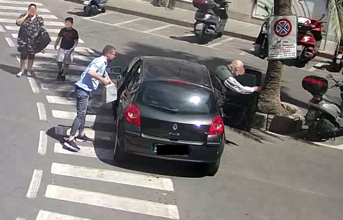 Sanremo: truffa un anziano sottraendogli un orologio di valore, scoperto e denunciato dai Carabinieri Sanremo: truffa un anziano sottraendogli un orologio di valore, scoperto e denunciato dai Carabinieri