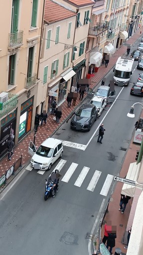 Incidente stradale a Bordighera, tamponamento a catena in centro (Foto) Incidente stradale a Bordighera, tamponamento a catena in centro (Foto)